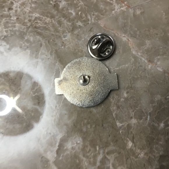 Fox America’s Most Wanted Lapel/Hat Pin Unique! - Picture 5 of 7